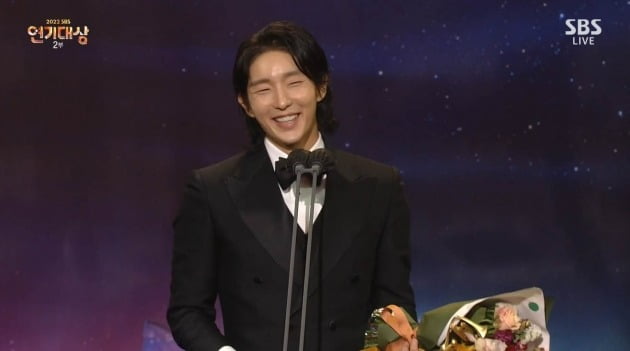 Kim Nam-gil, Grand Prize at ‘SBS Drama Awards’ “Acting, you have to be humble”