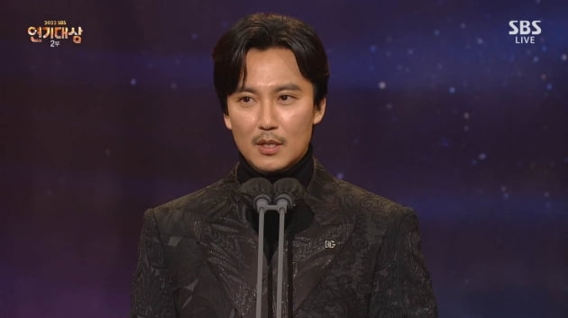 Kim Nam-gil, Grand Prize at ‘SBS Drama Awards’ “Acting, you have to be humble”