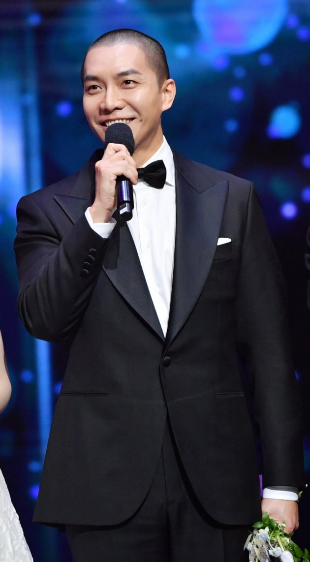 Lee Seung-gi, KBS Couple Award "I have plans to fight in 2023"