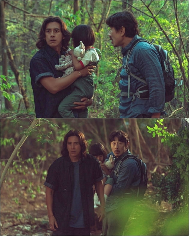 Go Soo and Heo Jun-ho exchange passionate glances in the thicket