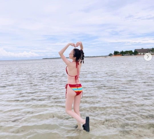 Sandara Park's first update on 'Gyemyonyeon' from the beach