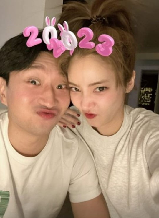 Lee Gyu-hyuk, a face-to-face shot with ‘Son Dam-bi’