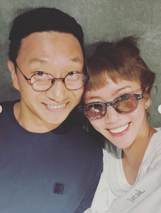 Son Dam-bi, with Lee Gyu-hyuk, who was by her side despite rumors of her losing her life.
