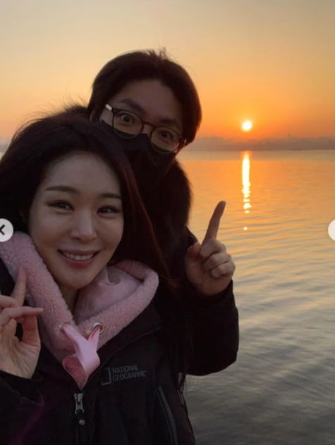 Mija and Kim Tae-hyun give up their morning sleep to watch the New Year's sunrise