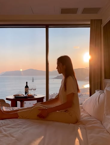Seo Hayan, practicing yoga while watching the sunrise