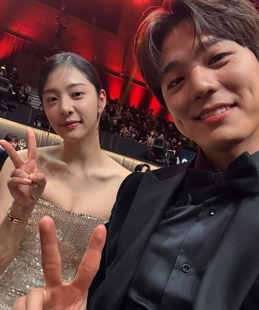 Seol In-ah and Kim Min-gyu, sweet even off stage