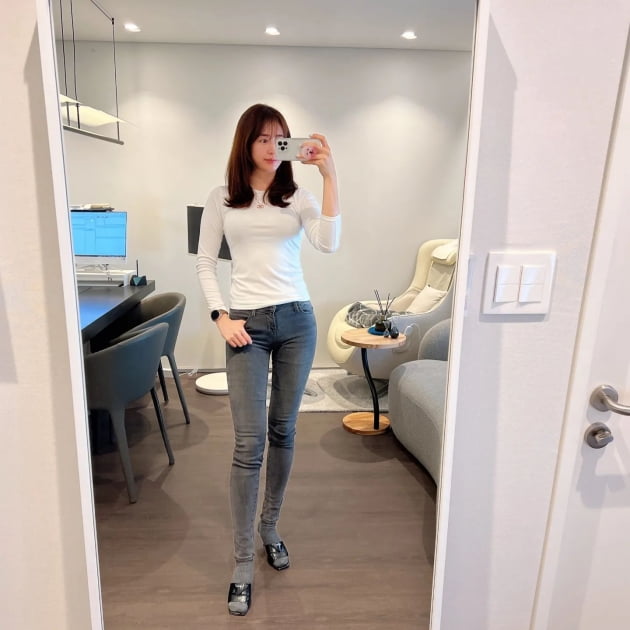 Min Hye-yeon, changed leg line with just one pair of pants?