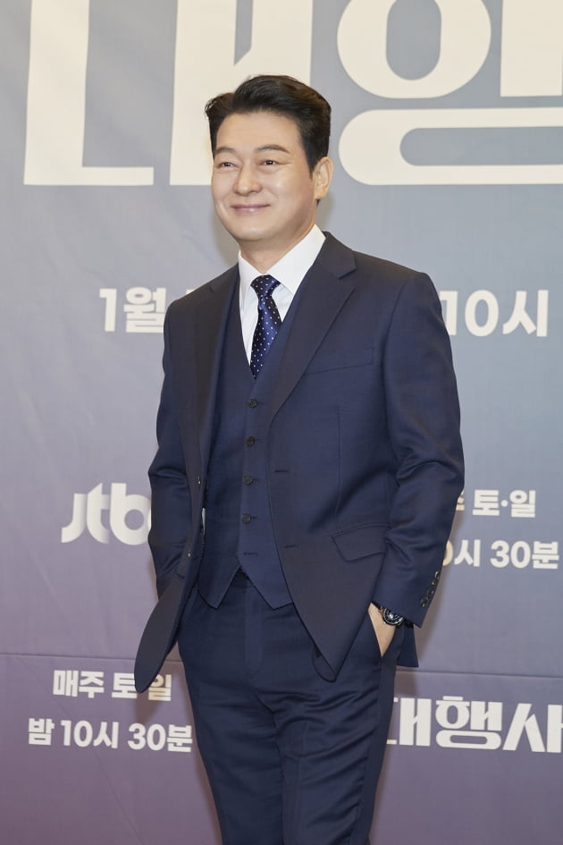 Cho Seong-ha, Lee Bo-young insults, exploits, and a scheming tactic itself.