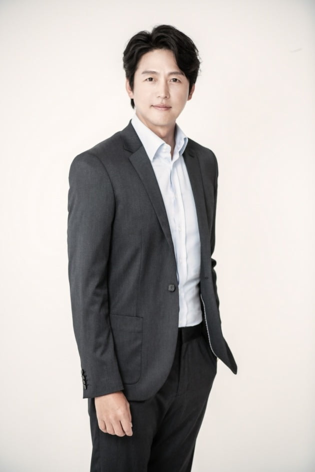 Lee Jeong-jin confirmed for lead role in ‘Queen of Masks’