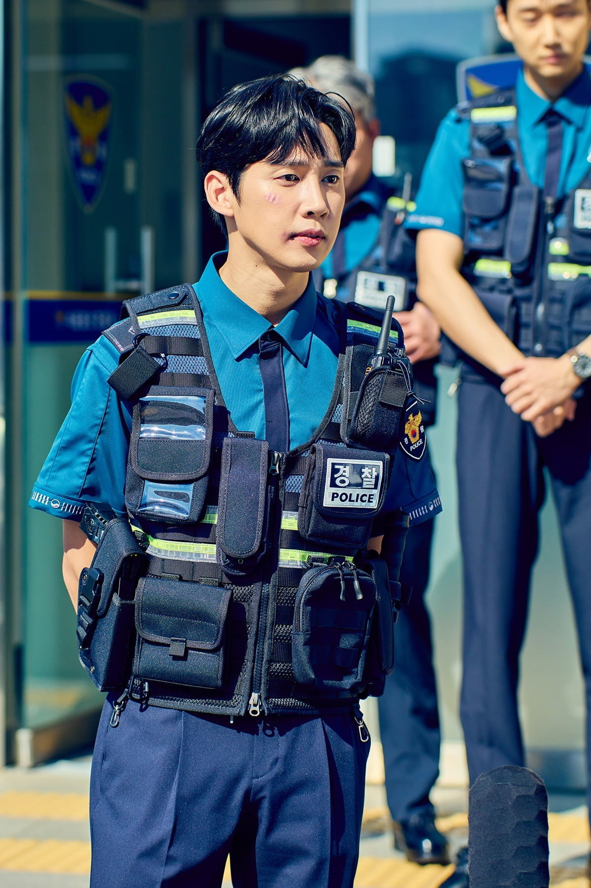 Park Seong-hoon, turns into a police officer in succession