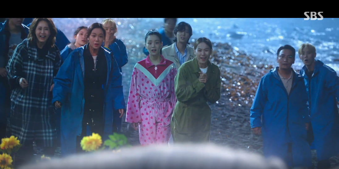 Yubi Lee, a look to conquer a deserted island priced at 160,000 won