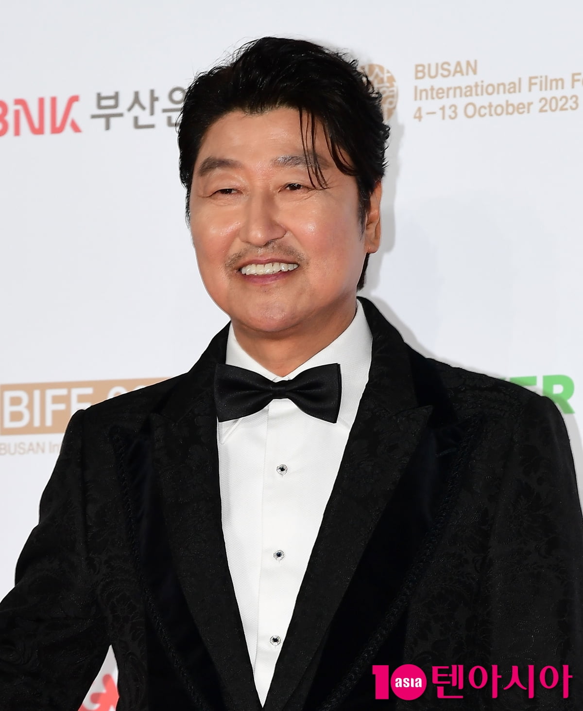 Chow Yun-fat, 'the majesty of a man', Song Joong-ki, 'infatuated with hearts', and Jang Won-seok, 'baggage man-to-be'