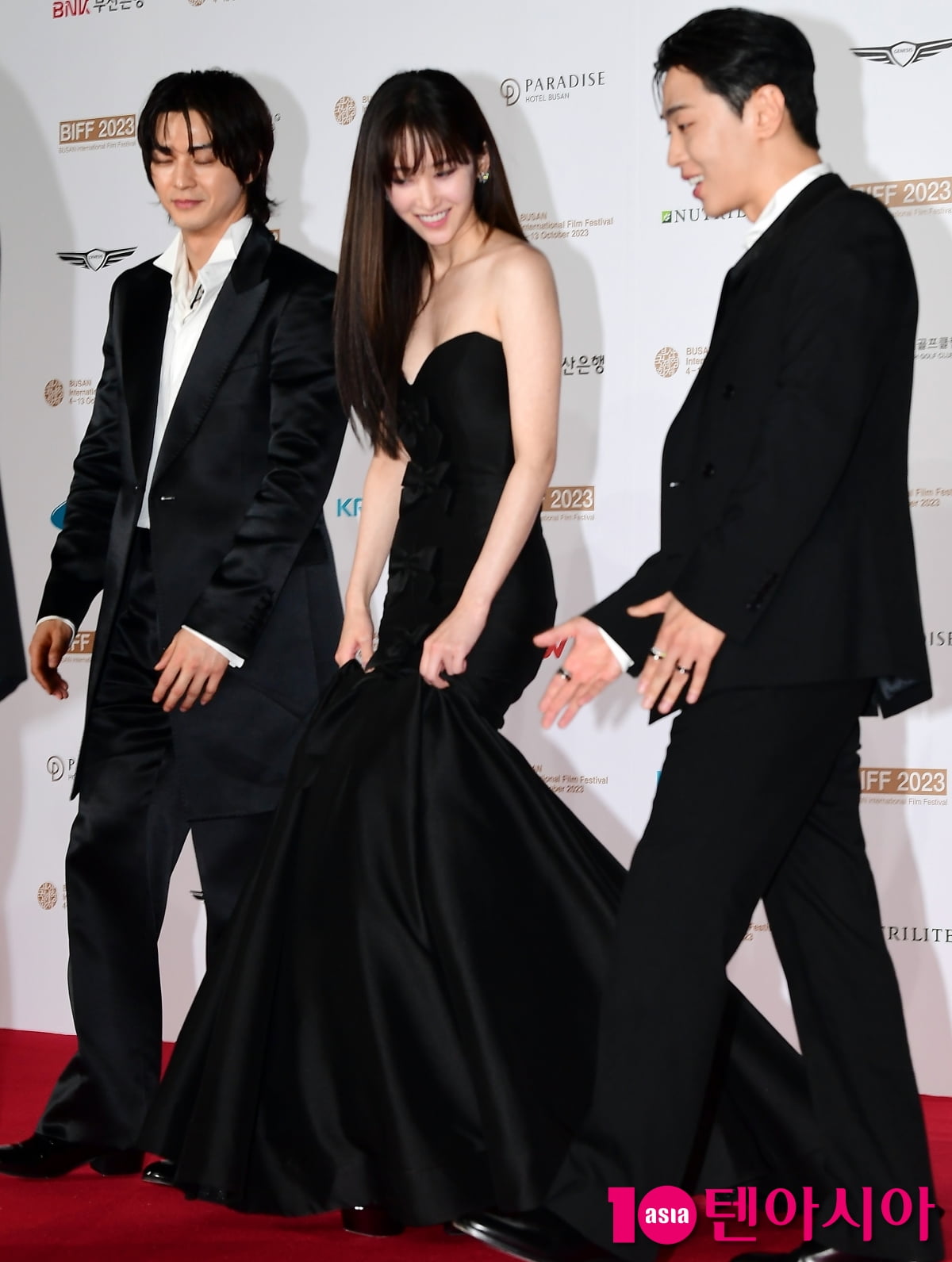 Song Kang-ho and Chow Yun-fat, full of dignity → Stay strong, Park Eun-bin, overcame the 28th BIFF internal conflict and raised anchor