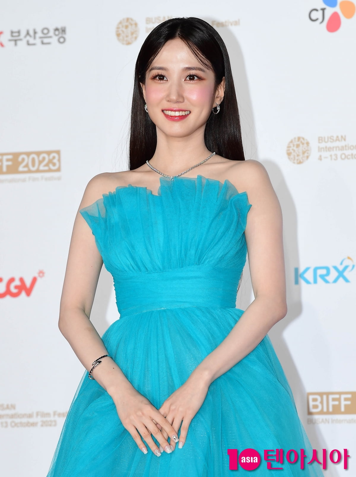 Song Kang-ho and Chow Yun-fat, full of dignity → Stay strong, Park Eun-bin, overcame the 28th BIFF internal conflict and raised anchor