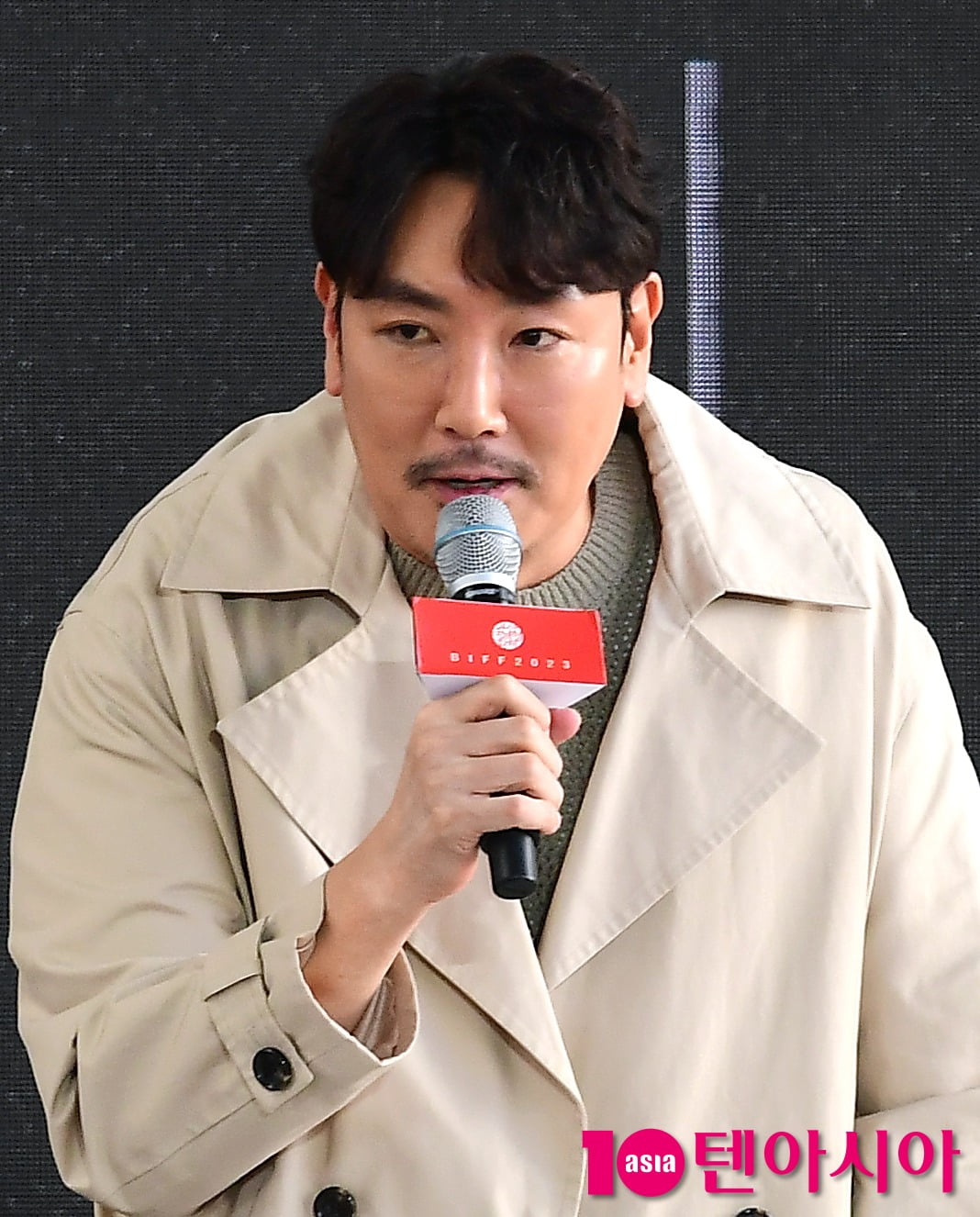 ‘Solo War 2’ is strong! Bongseok's mother, Han Hyo-joo, transformed into a big knife character without drinking water for 3 days [28th BIFF]
