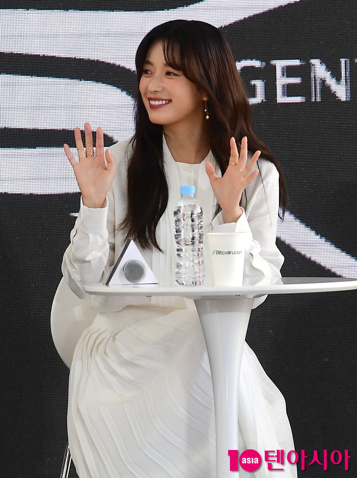 Han Hyo-joo, who watched 'Solo Battle 2', "I feel empty and lonely as if there is a hole in my heart. What should I do?"