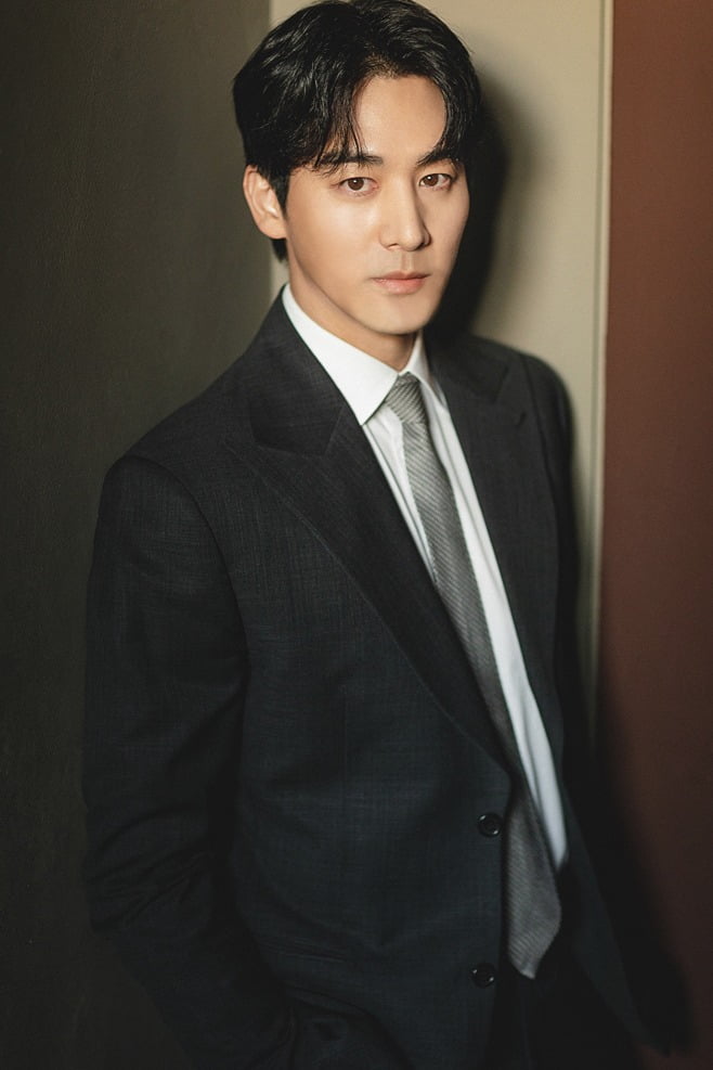 Actor Oh Chang-seok signs exclusive contract with HB Entertainment