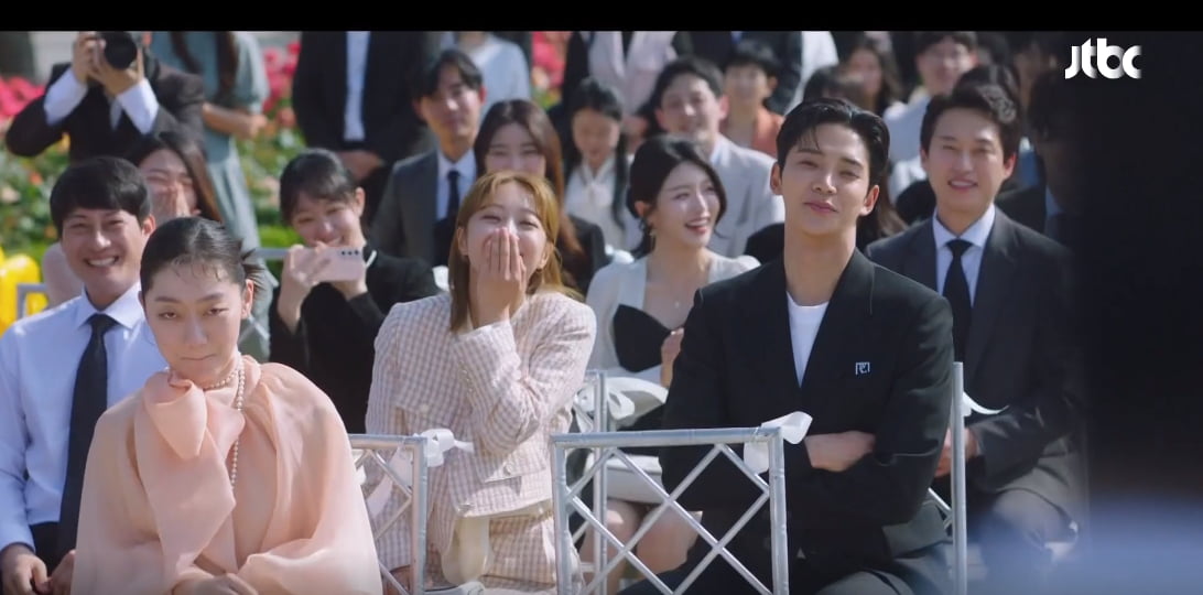 Jo Bo-ah, a wedding guest look worth 290,000 won