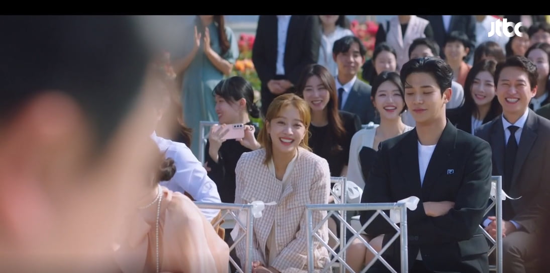 Jo Bo-ah, a wedding guest look worth 290,000 won