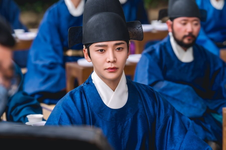 After leaving SF9, attention is focused on Rowoon, the second act of his career as an actor.