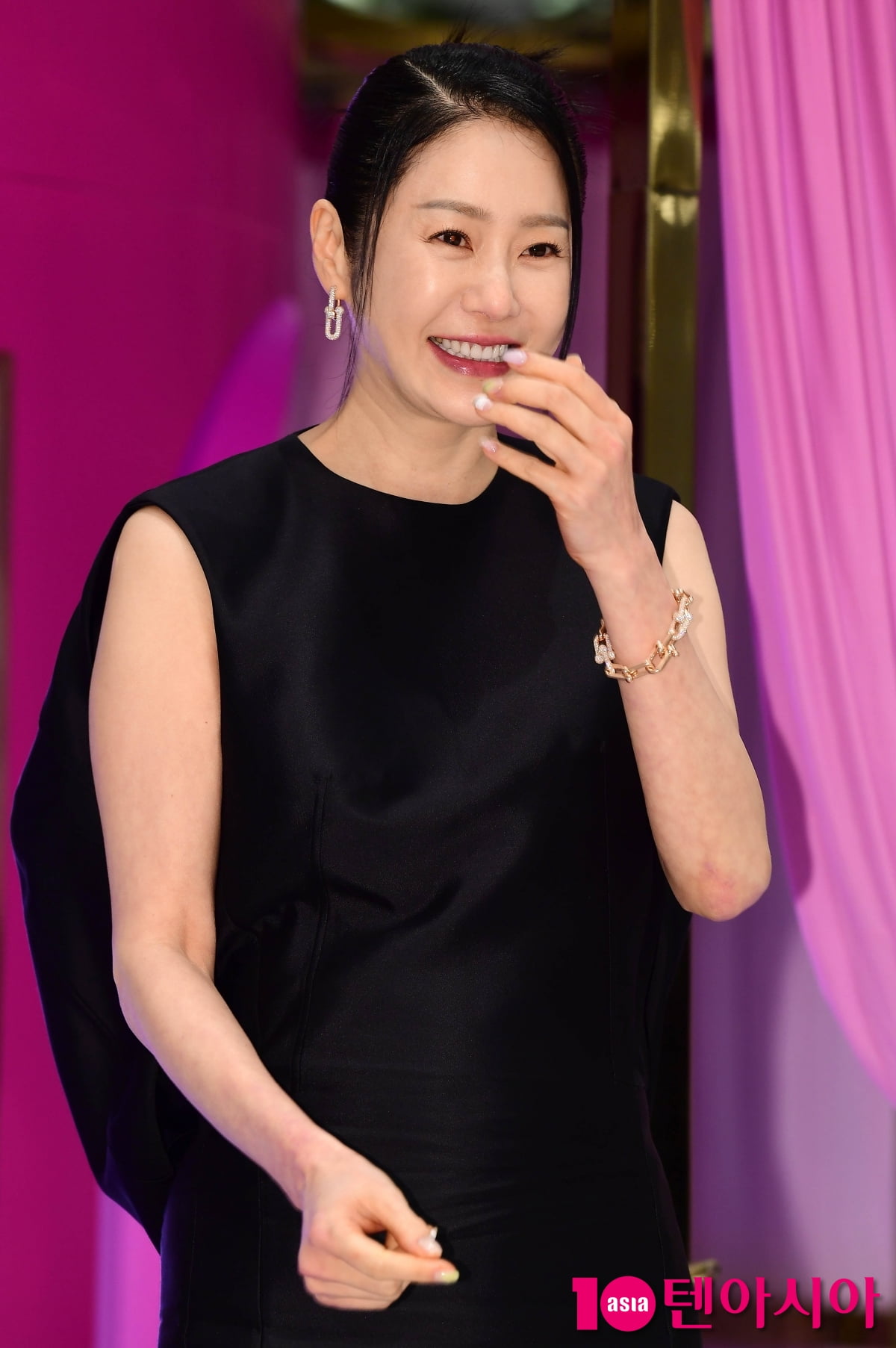 Go Hyun-jung, a huge golden spoon look