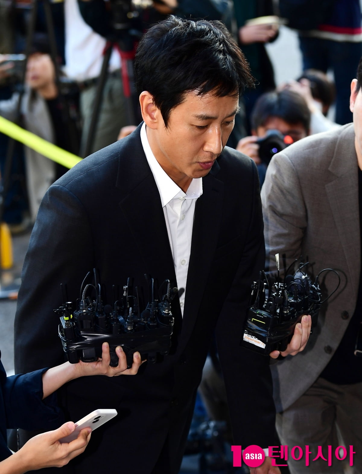 Police accelerate investigation ahead of Lee Sun-gyun's second summons... Intensive interrogation of business employees