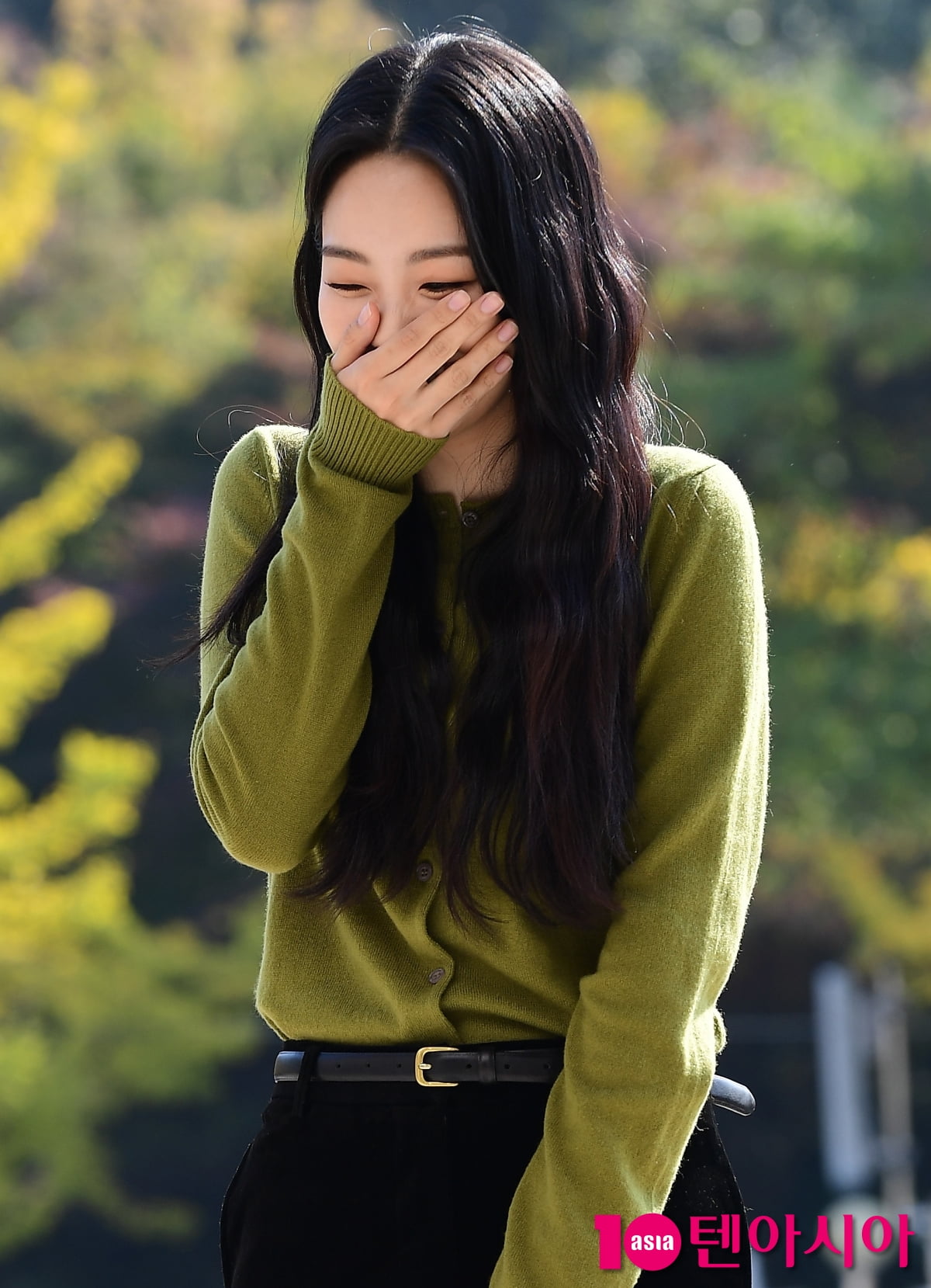 Cho Yi-hyun, a smile that makes even autumn leaves jealous....fresh and lively 