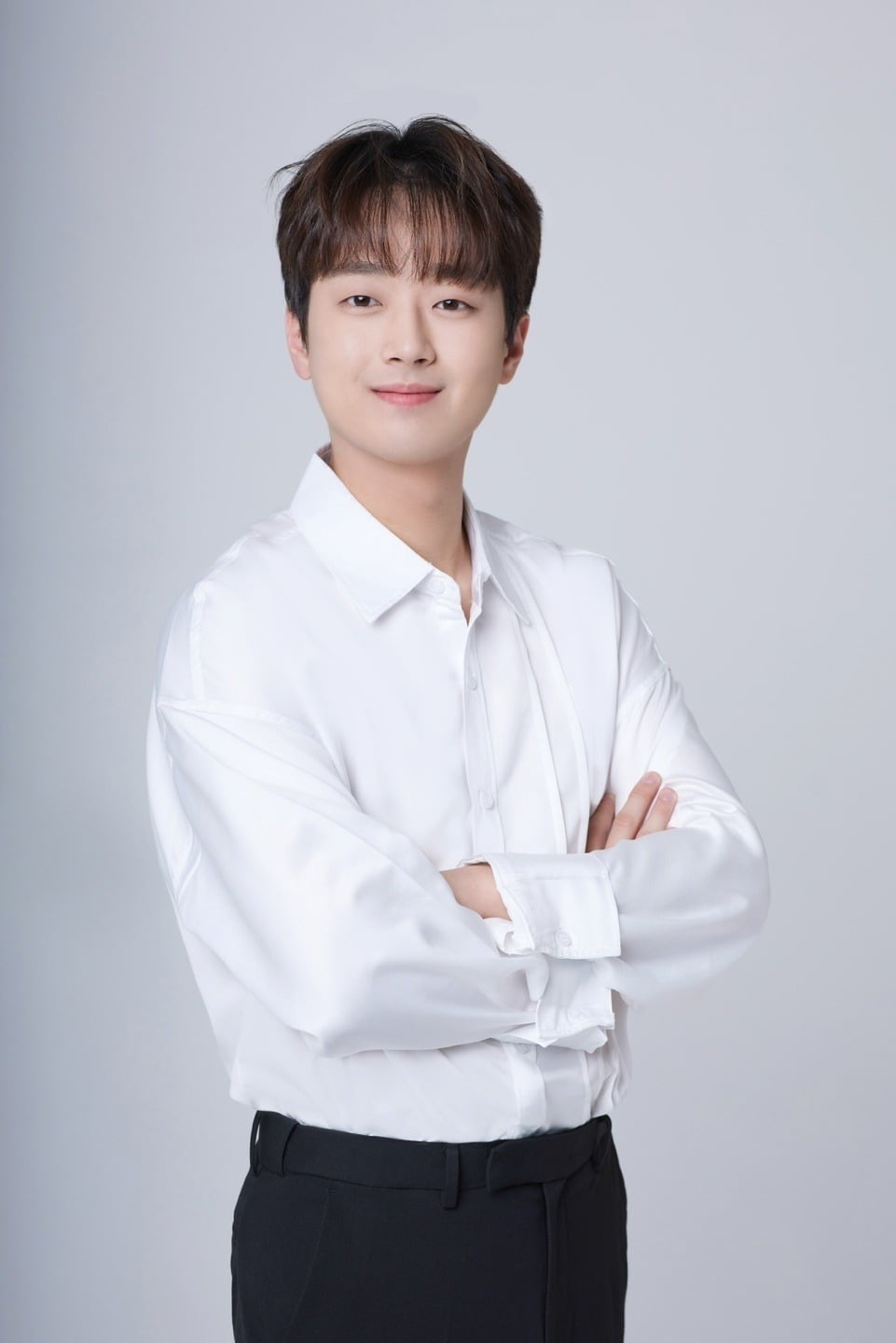 Lee Chan-won released a new profile containing a variety of moods.