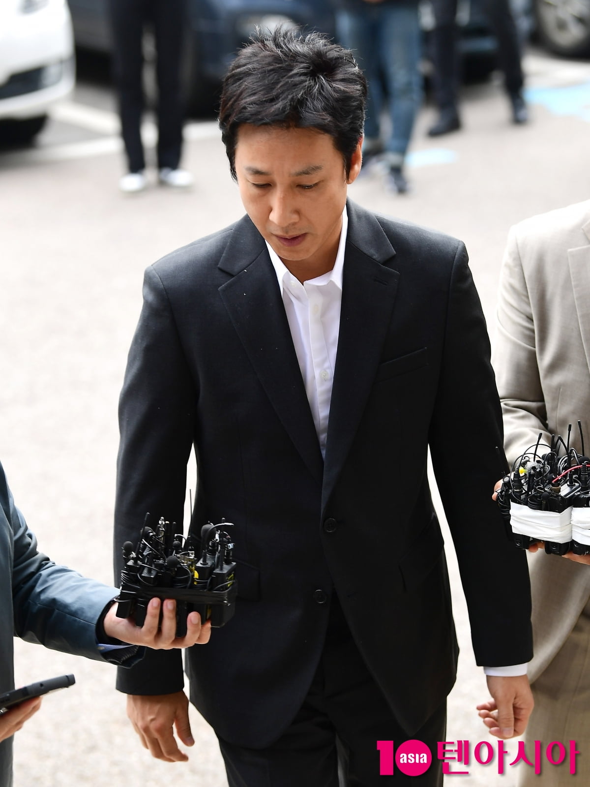 Lee Sun-gyun re-appears at police on suspicion of drug use... Just one week