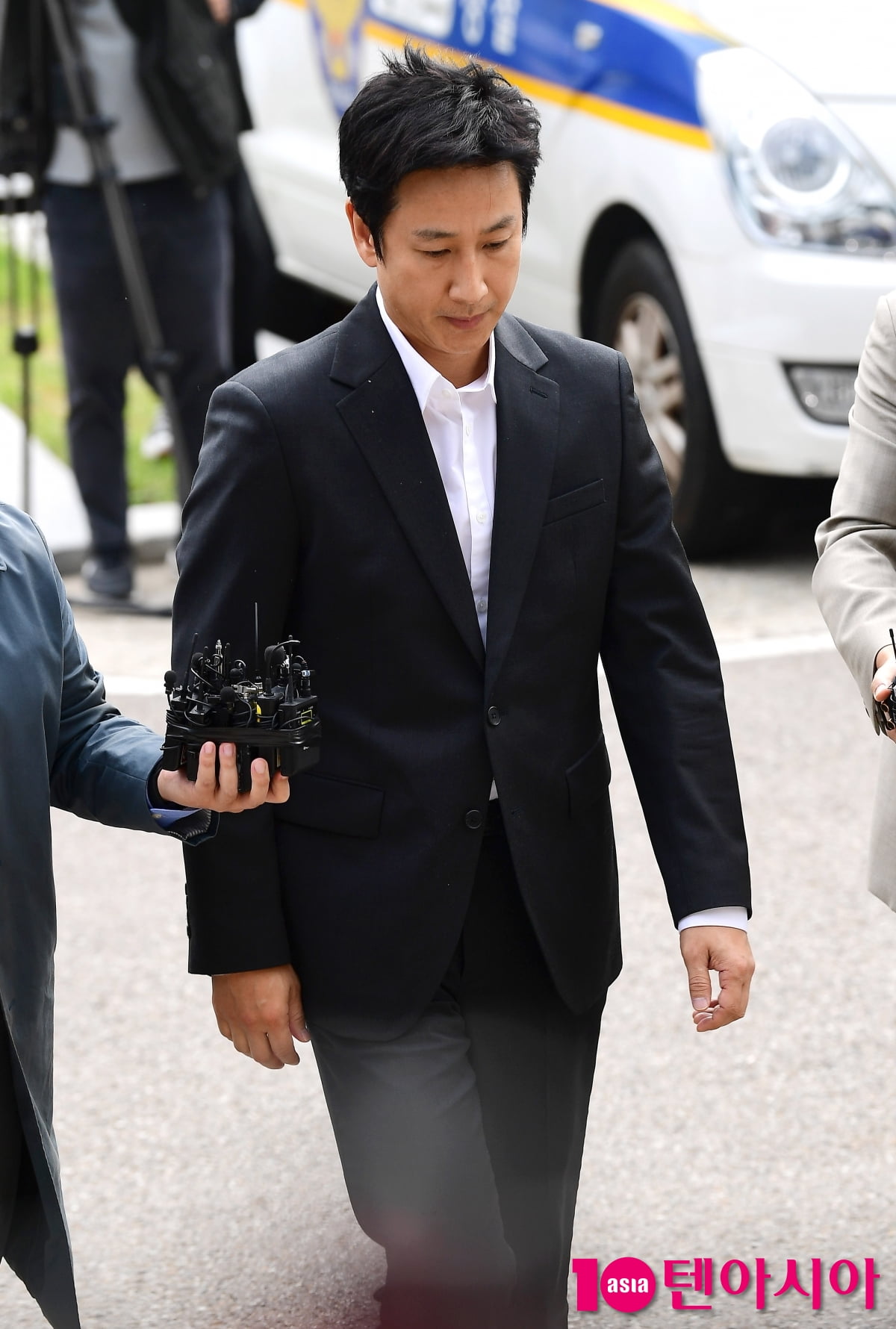 Police additionally confiscate Lee Seon-kyun's leg and armpit hair... Is Mr. A’s 300 million won extortion a play of his own making?
