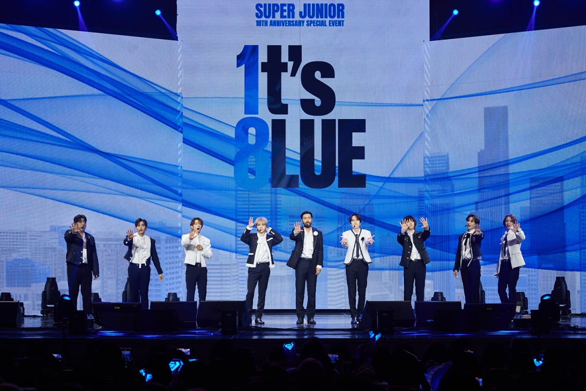 Super Junior successfully completes fan meeting for 18th anniversary of debut
