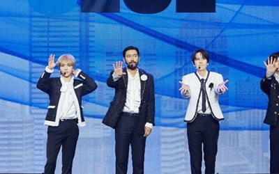 슈퍼주니어, 데뷔 18주년 팬미팅 성료 "영원한 친구 엘프와 오래오래 함께"