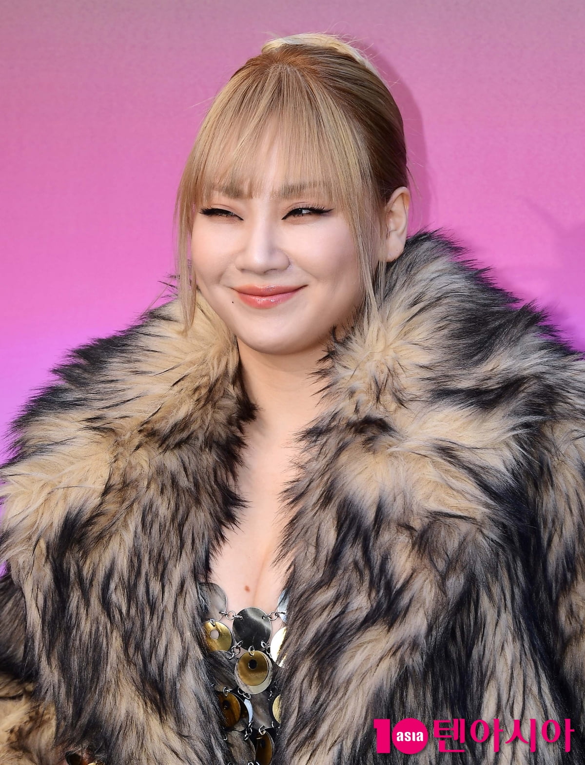 CL, sexy metal dress between fur coats 