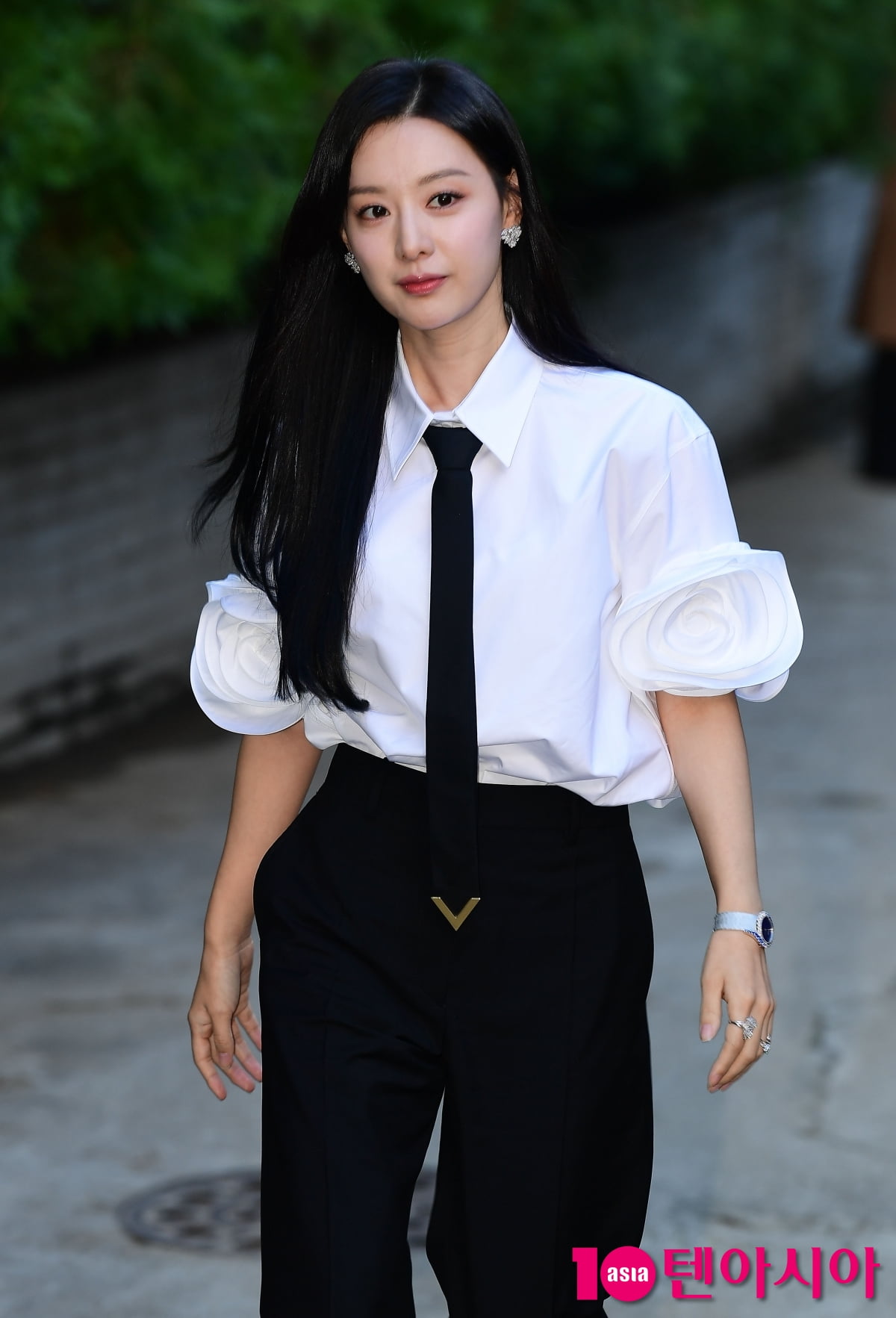 Kim Ji-won, a beauty that makes people gasp... Dandy look is cool