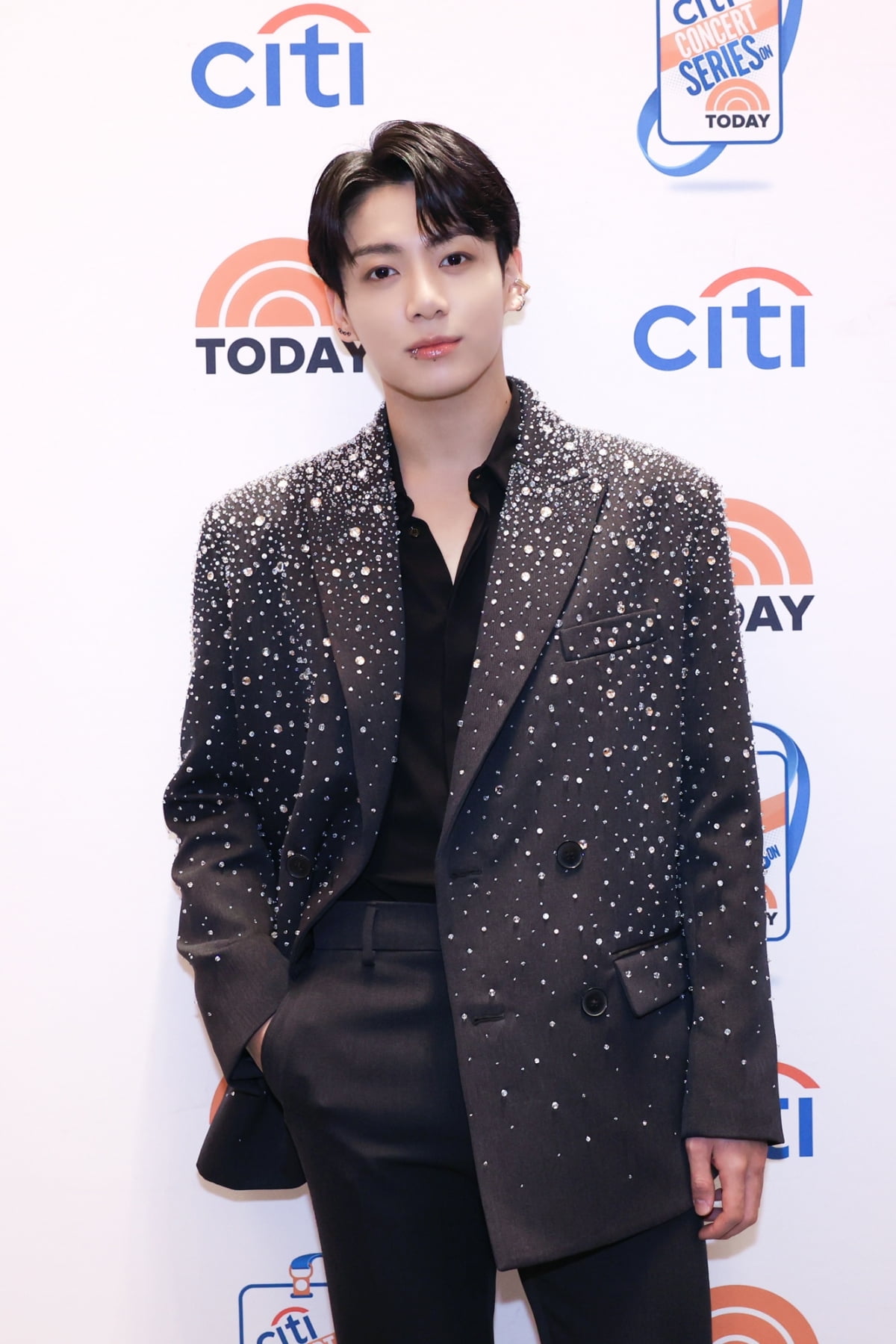 방탄소년단 정국, 美 NBC '투데이 쇼' 출연…뉴욕 한복판 밴드 라이브 공연