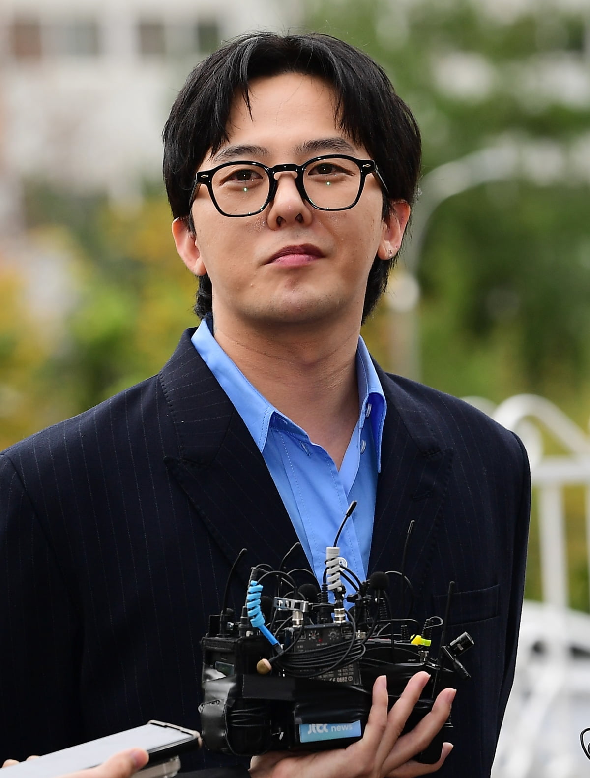 Should Lee Seon-gyun pull out his leg hair again? Police, criticism emerges from security failures to lax investigation