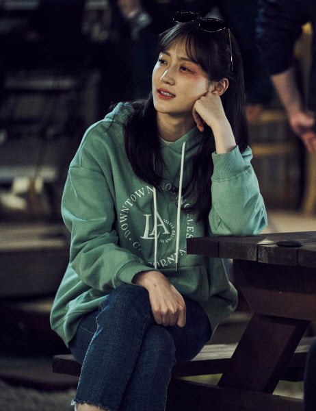 Seo Ji-hye, from 'Heart Signal', debuts on screen in the movie 'The Wild: War of the Beasts'
