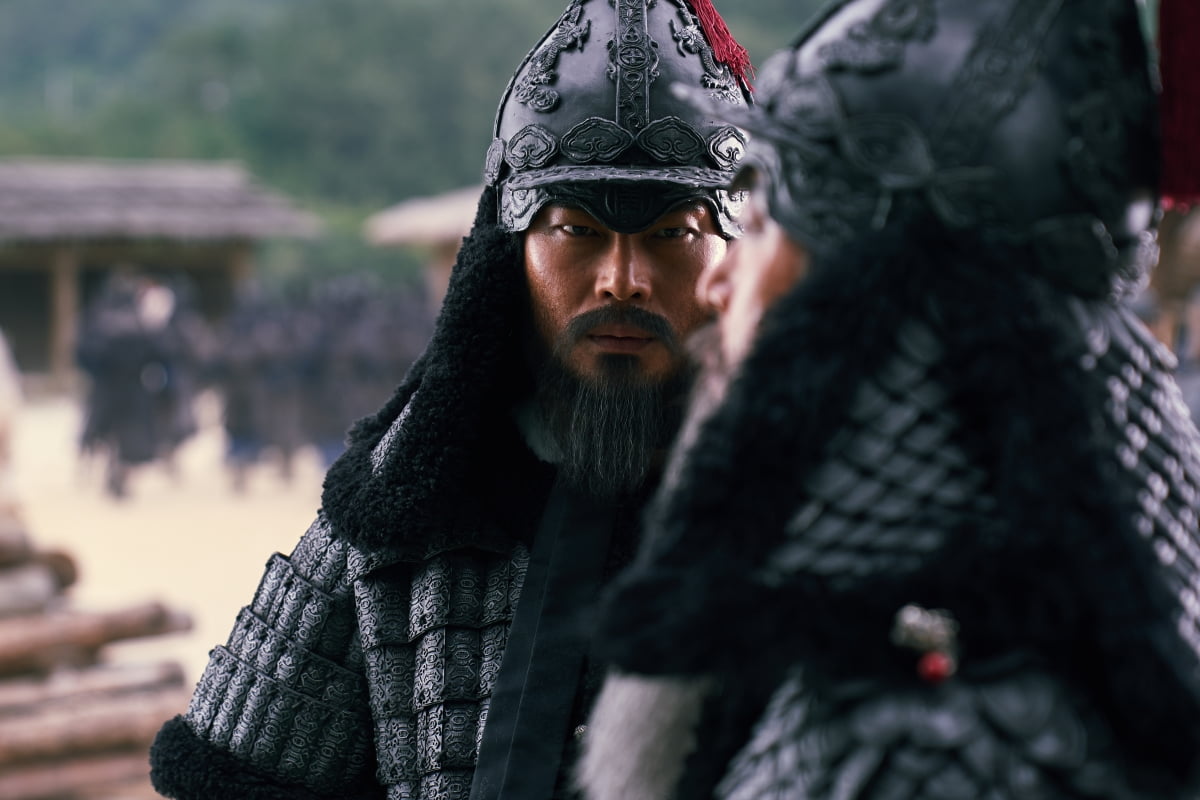 Admiral Yi Sun-sin, expressed by Kim Yun-seok in the movie ‘Noryang’, is coming