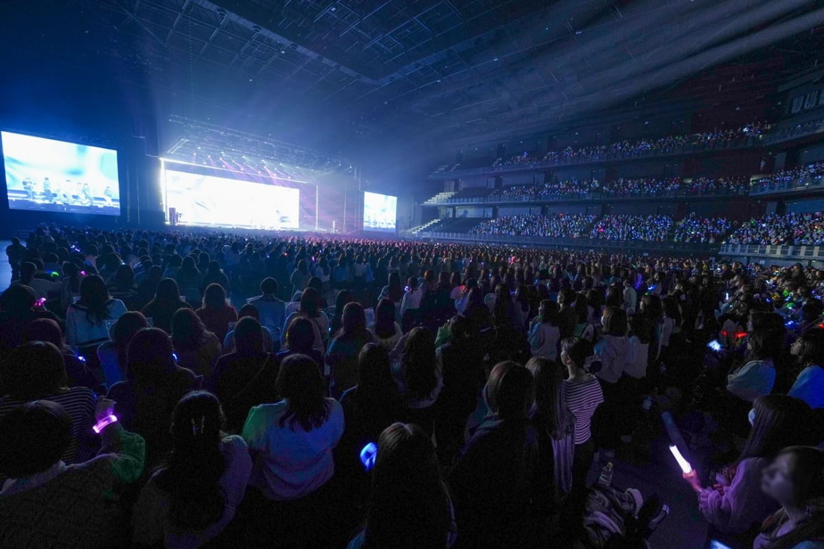 EVNNE held its first solo fan meeting in Korea and Japan.