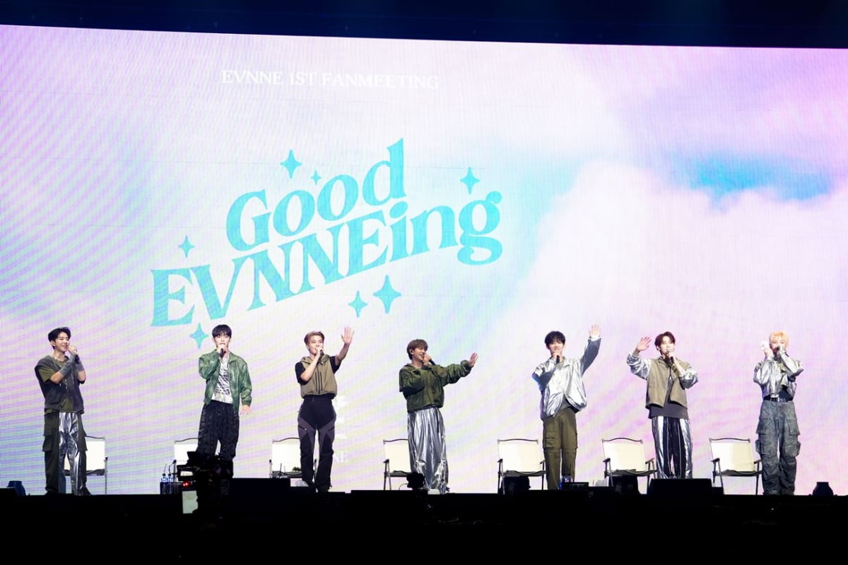 EVNNE held its first solo fan meeting in Korea and Japan.