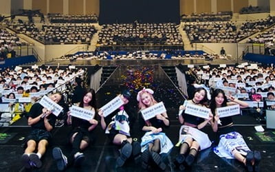 Oh My Girl successfully completes first fan concert ‘OH MY LAND’