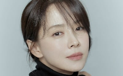 Actress Song Ji-hyo returns to the screen after 4 years with 'Meeting House'
