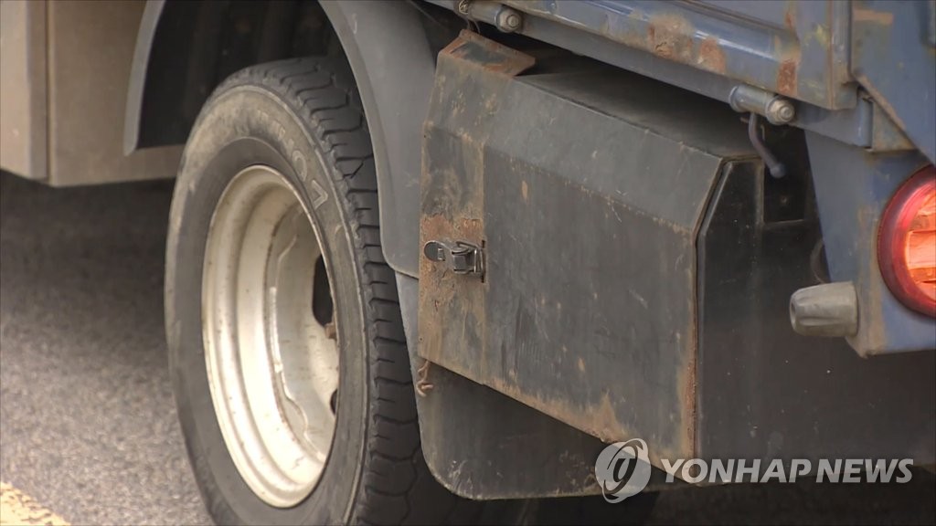 정읍 선박엔진 부품 공장서 60대 화물차에서 추락해 숨져