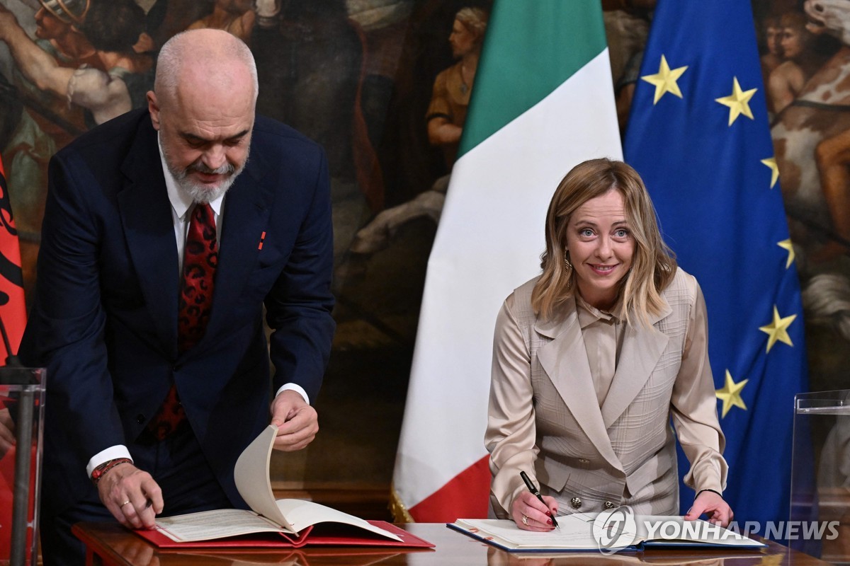 EU "이탈리아-알바니아 이주민 협정, EU법 위배되지 않아"