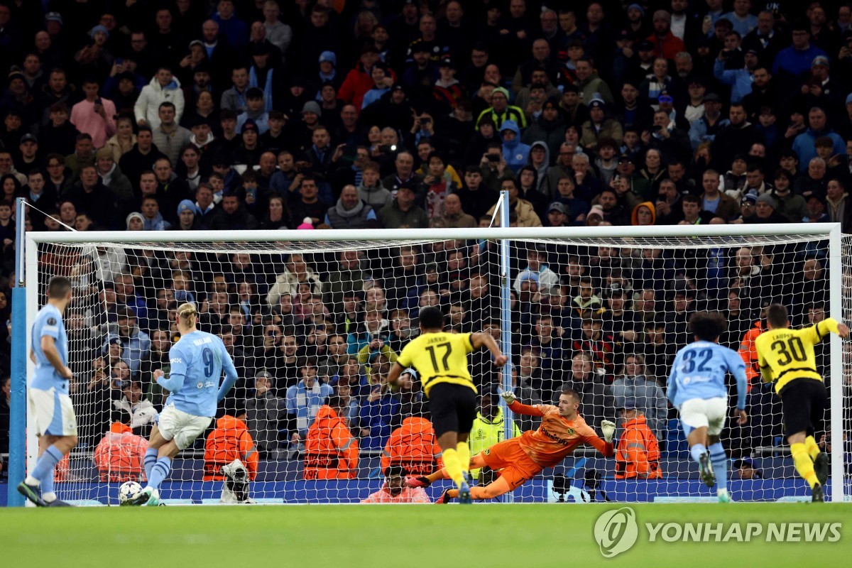 '홀란 또 멀티골' 맨시티, 영보이스 3-0 완파…UCL 16강 확정