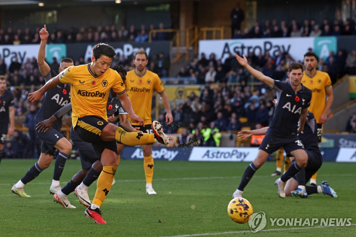 손흥민-황희찬, 맞대결서 골 침묵…울브스, 토트넘에 2-1 역전승