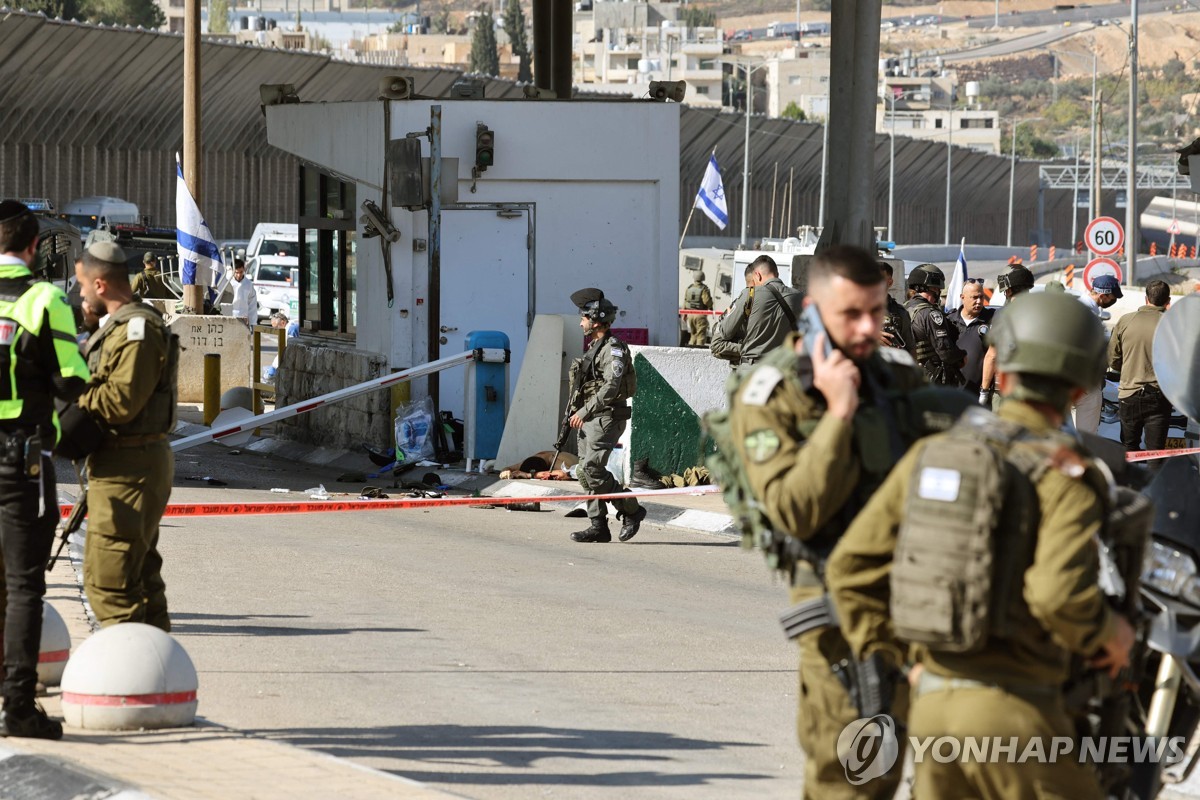 예루살렘 부근서 이스라엘군 8명 피격…총격범 3명 사살