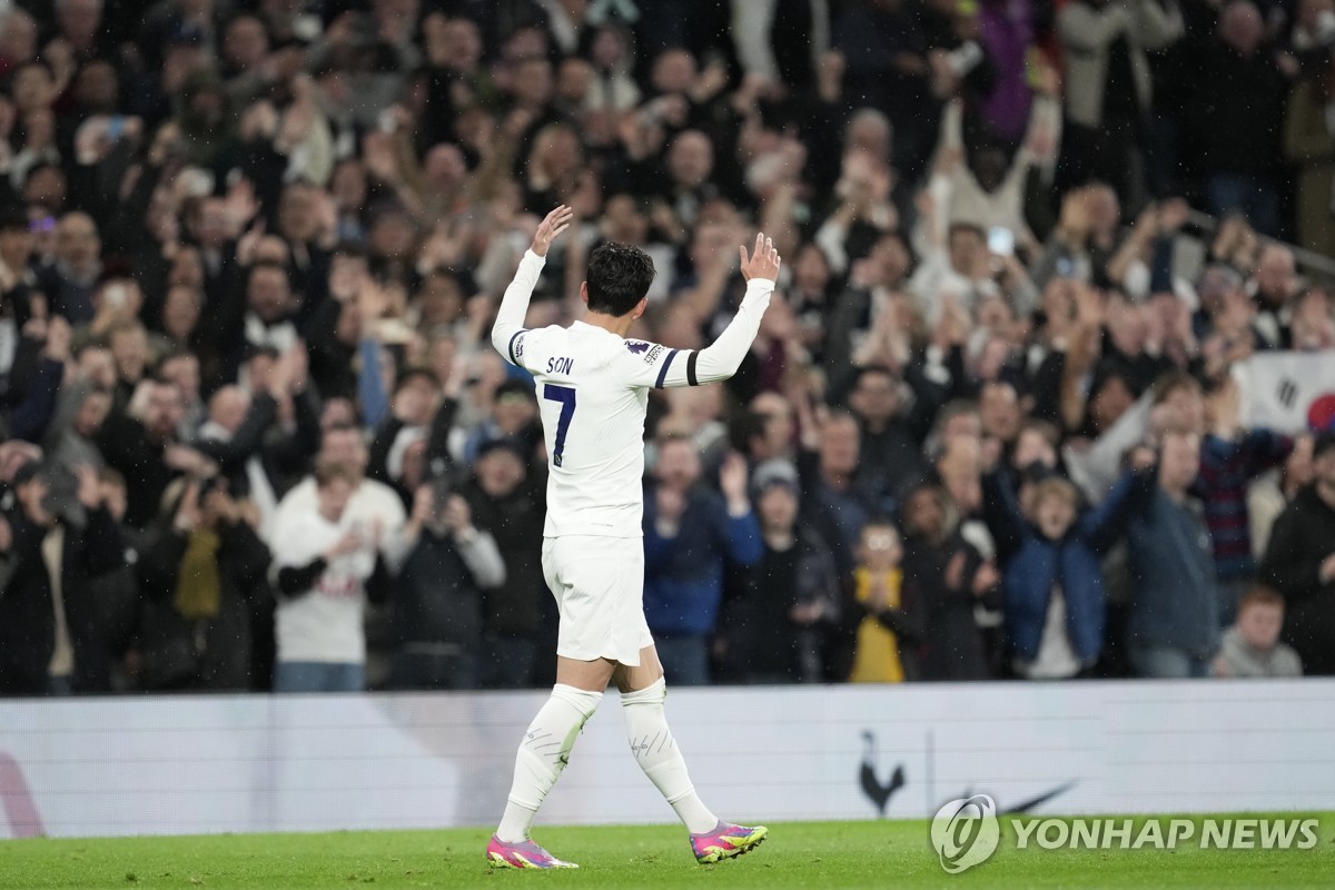 손흥민·김민재, 축구통계 매체 '10월의 팀'에 선정