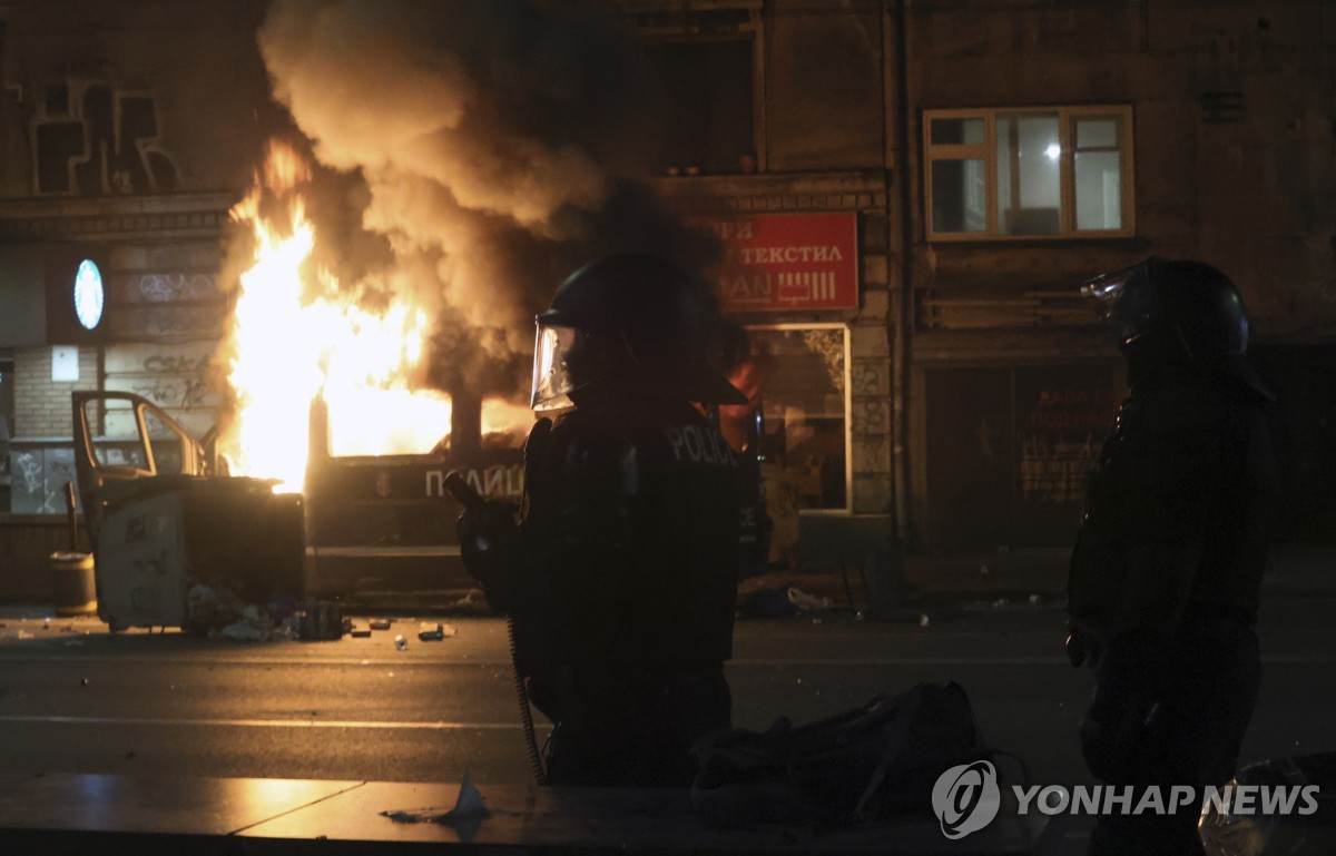 불가리아 '월드컵 4강 영웅' 축구협회장, 성적 부진 시위에 사퇴