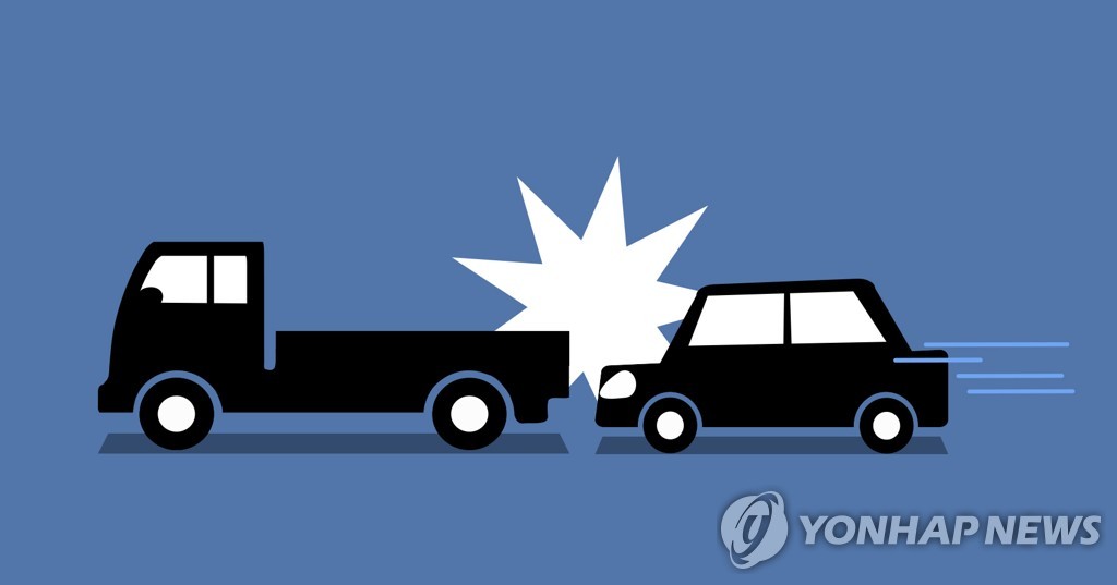 고창-담양고속도로서 트럭·승용차 연쇄 추돌…6명 병원 이송